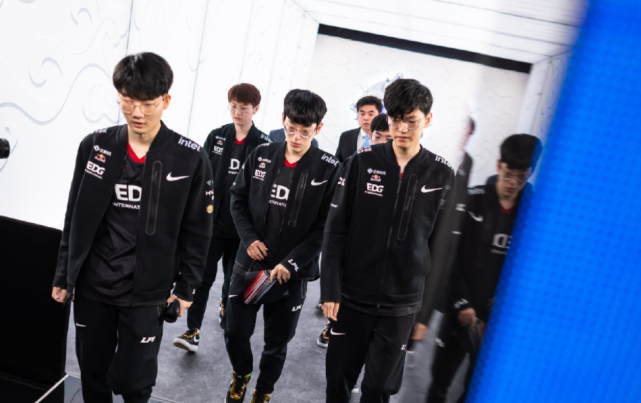 在这个足球 在这个足球